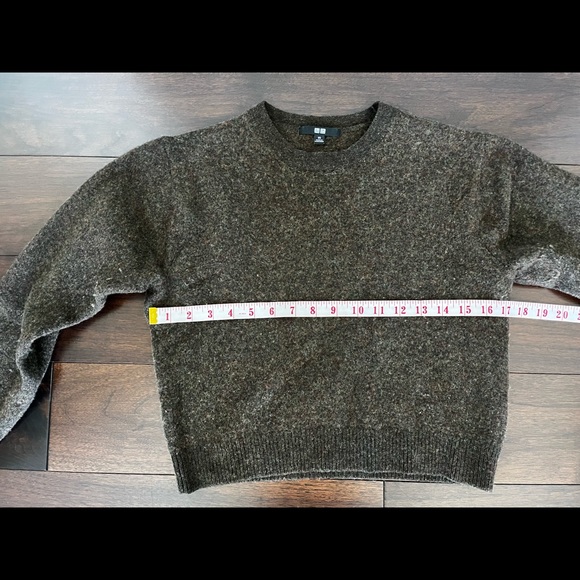 Uniqlo wool sweater - Picture 6 of 8